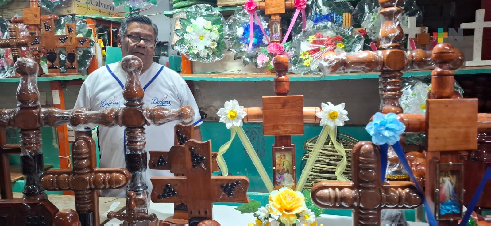 Cruces de mayo, tradición que se mantiene entre algunos creyentes