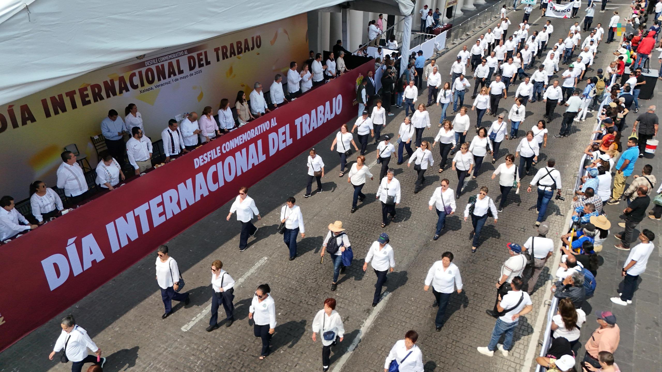 Marchan miles de trabajadores este día en la ciudad de Xalapa