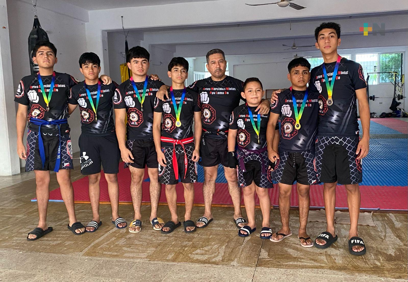 Destacan peleadores de Coatza en abierto artes marciales mixtas