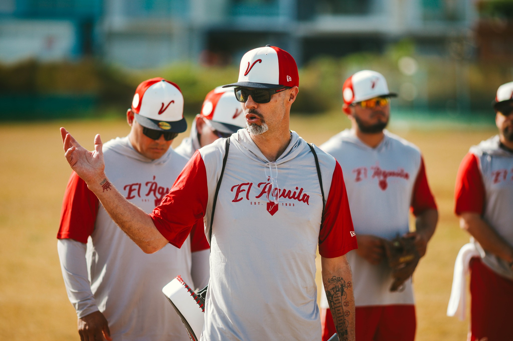 ¡Se va y se fue de El Águila! Esteban Loaiza sale del club