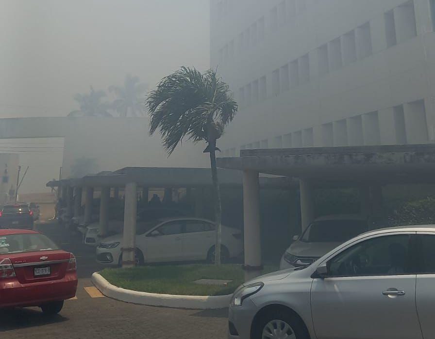 Incendio en un pastizal causó alarma entre personal del PJF y Cereso de Coatza