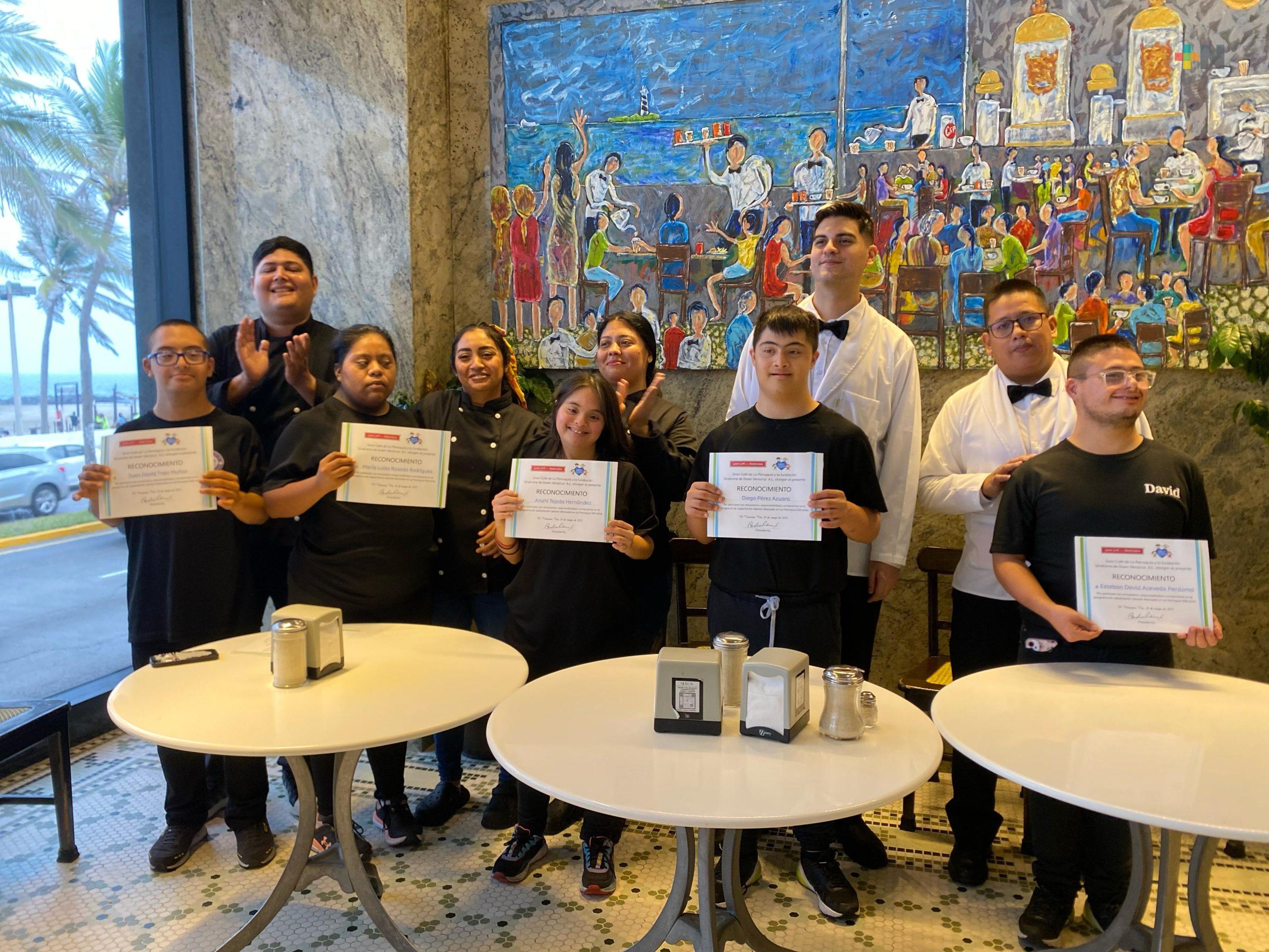 Jóvenes con síndrome de Down concluyen capacitación laboral