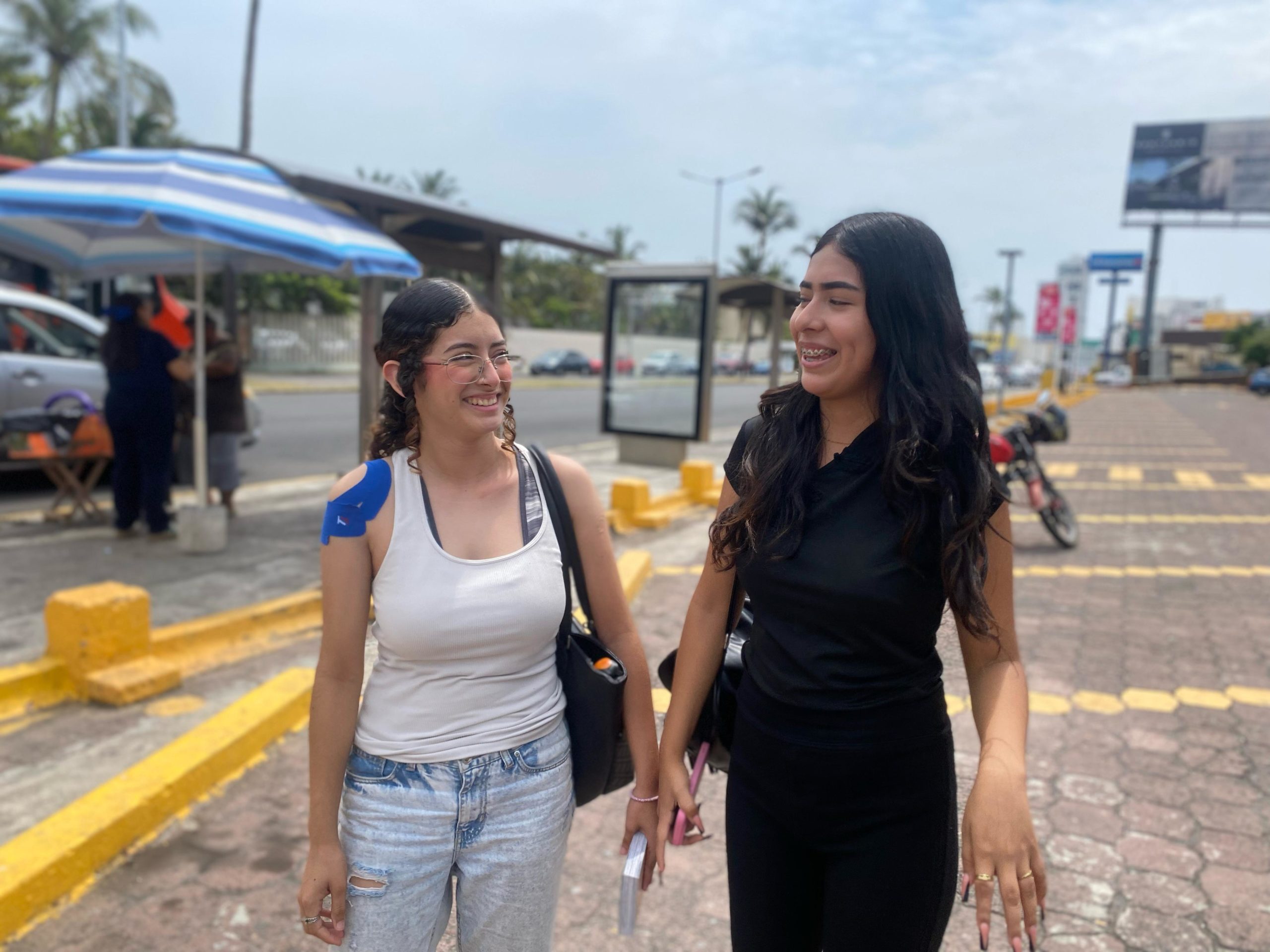 Jóvenes esperan aprovechar ofertas por votar