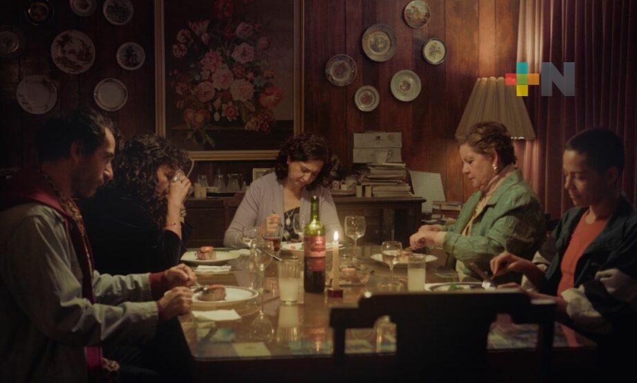 Presentan película “La Eterna Adolescente” en FICUNAM