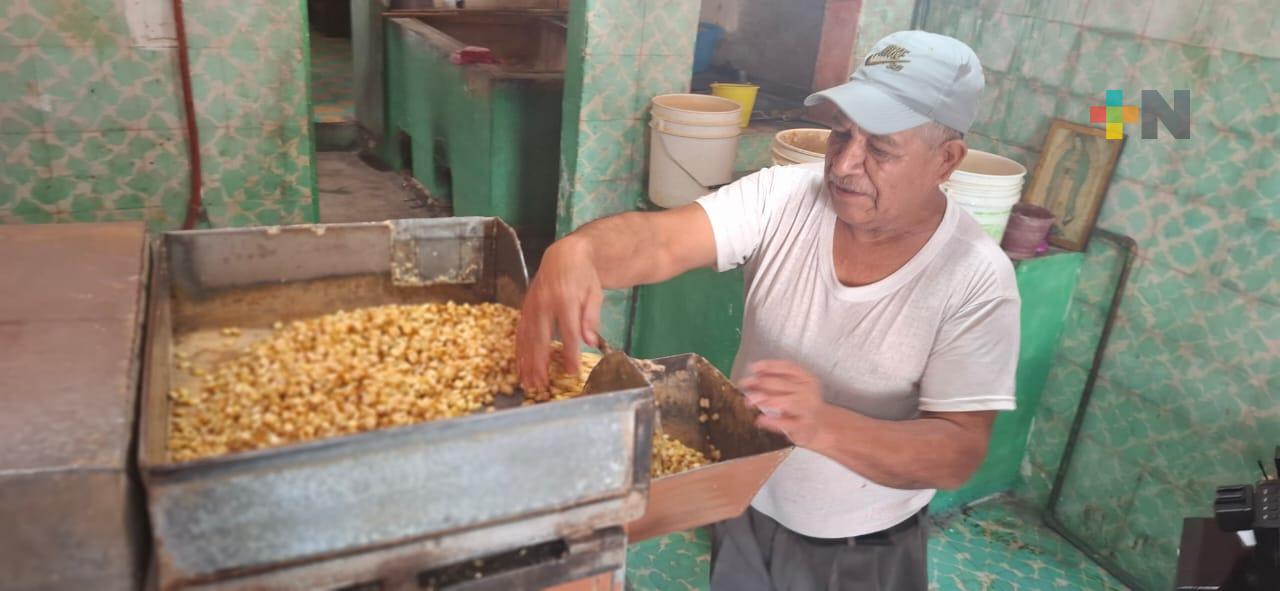 En Xalapa, molino de nixtamal cumplirá 90 años de servicio