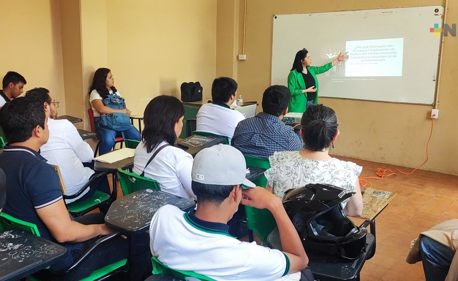 Con aumento, maestros superan un salario medio del IMSS, meta de hace años: Sheinbaum