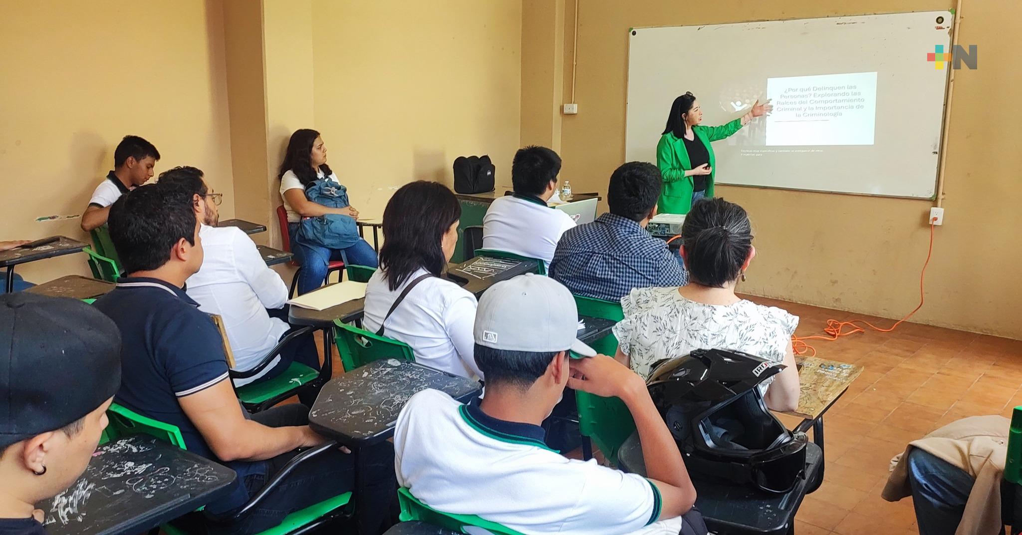 Con aumento, maestros superan un salario medio del IMSS, meta de hace años: Sheinbaum
