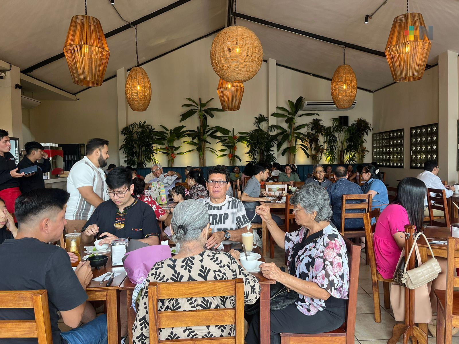 Lleno total en restaurantes del sur de Veracruz