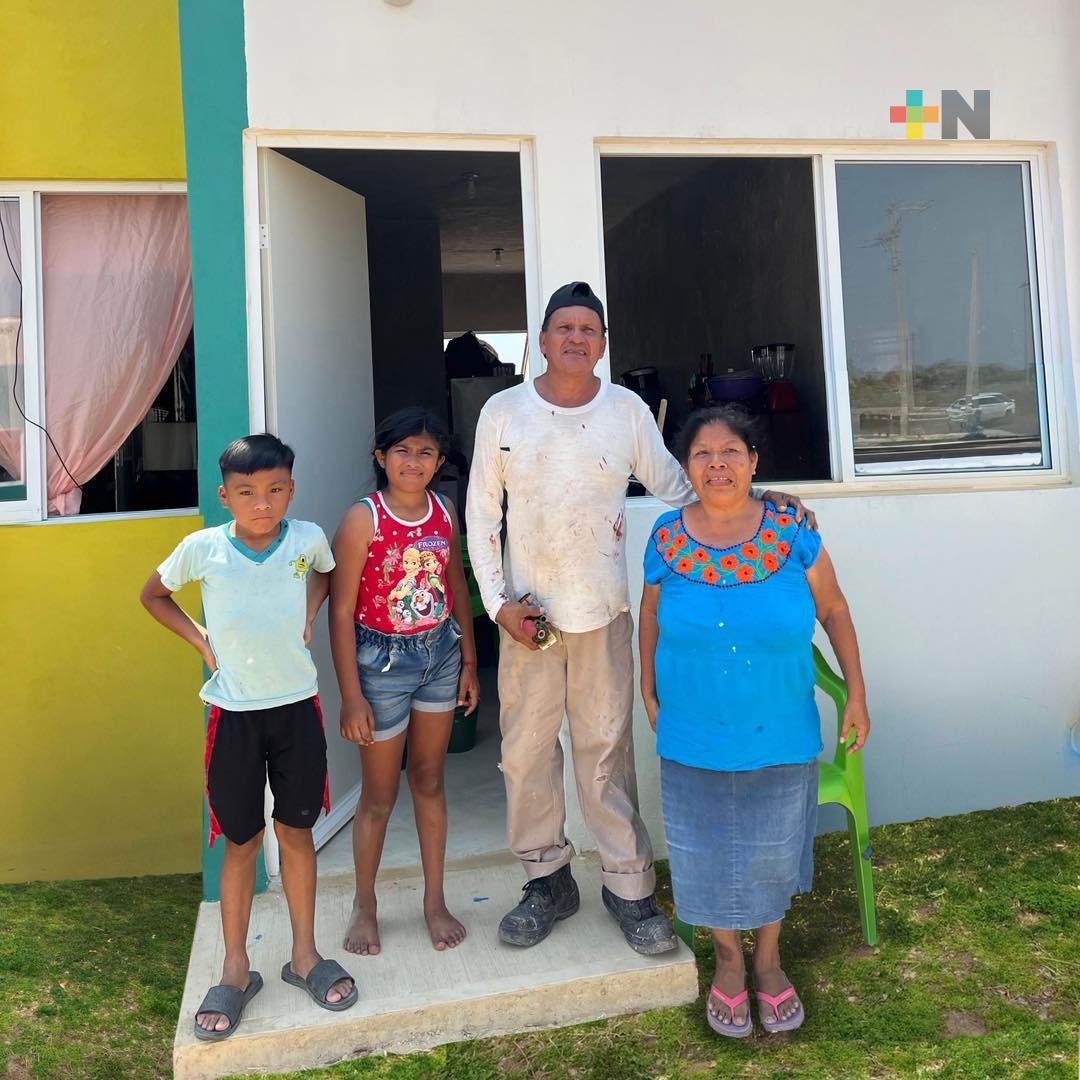 Reubican a familias de Ixhuatlán y Moloacán