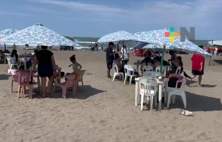 Exhortan a turistas tomar precauciones durante visita a las playas