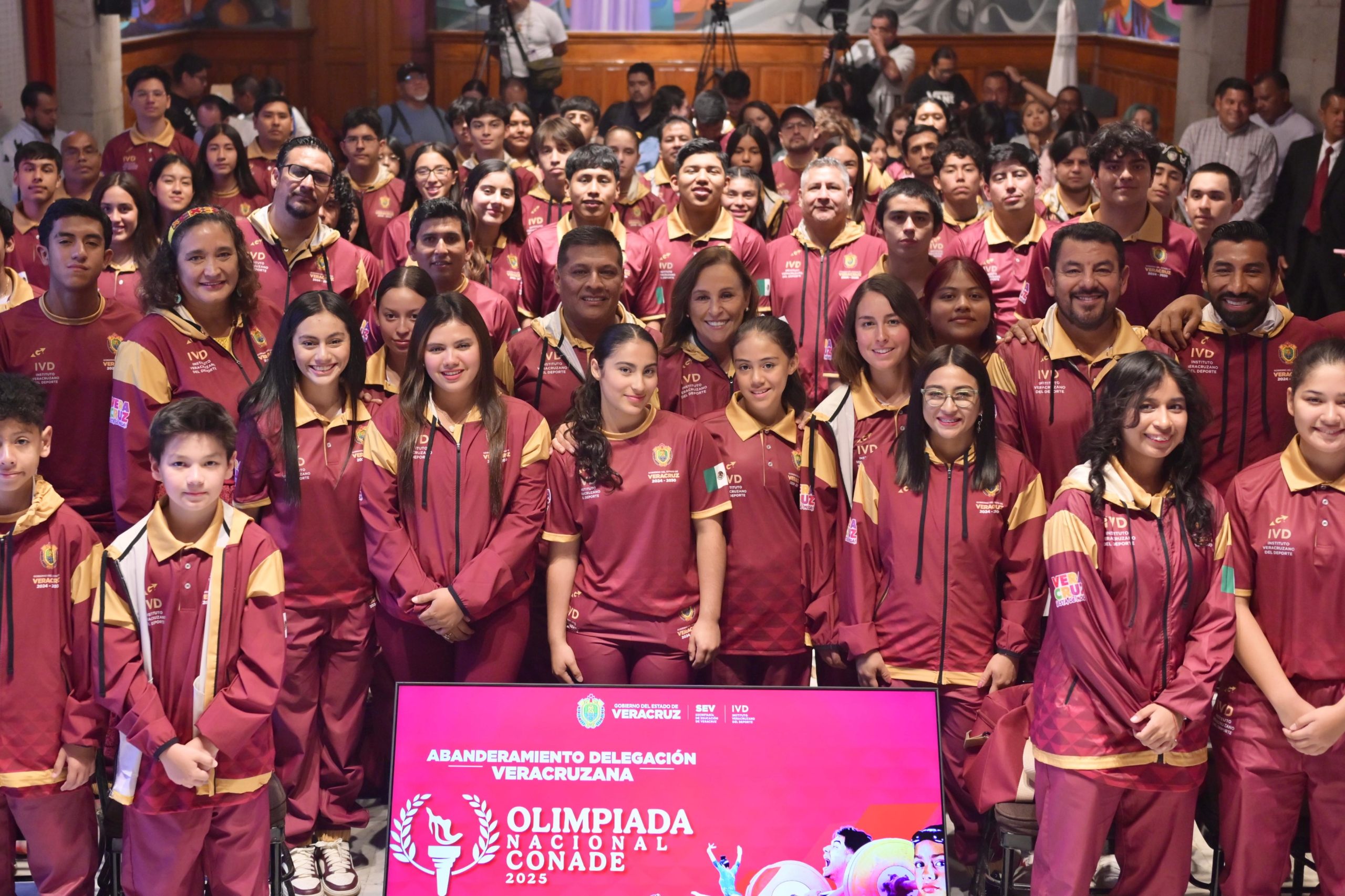 Veracruz abandera a delegación que asistirá a la Olimpiada Nacional Conade