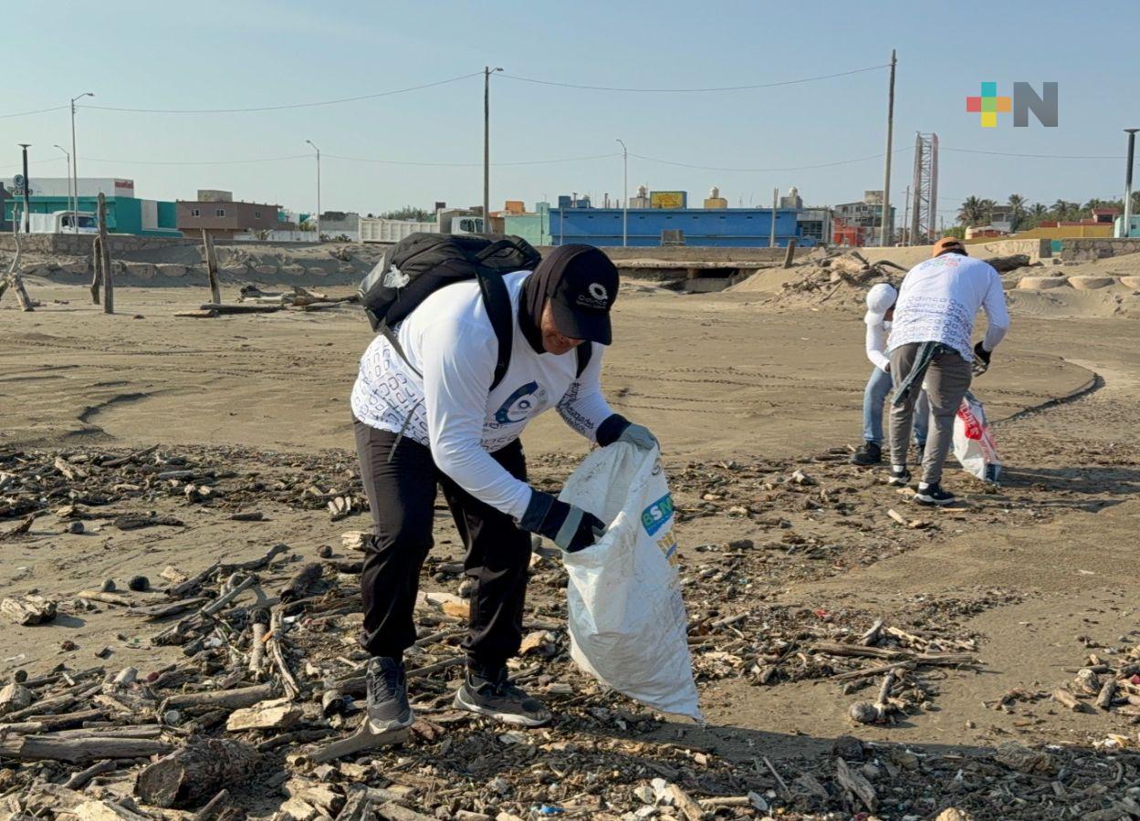 Invitan a ciudadanía a participar en el «Plogging» en playa de Coatzacoalcos