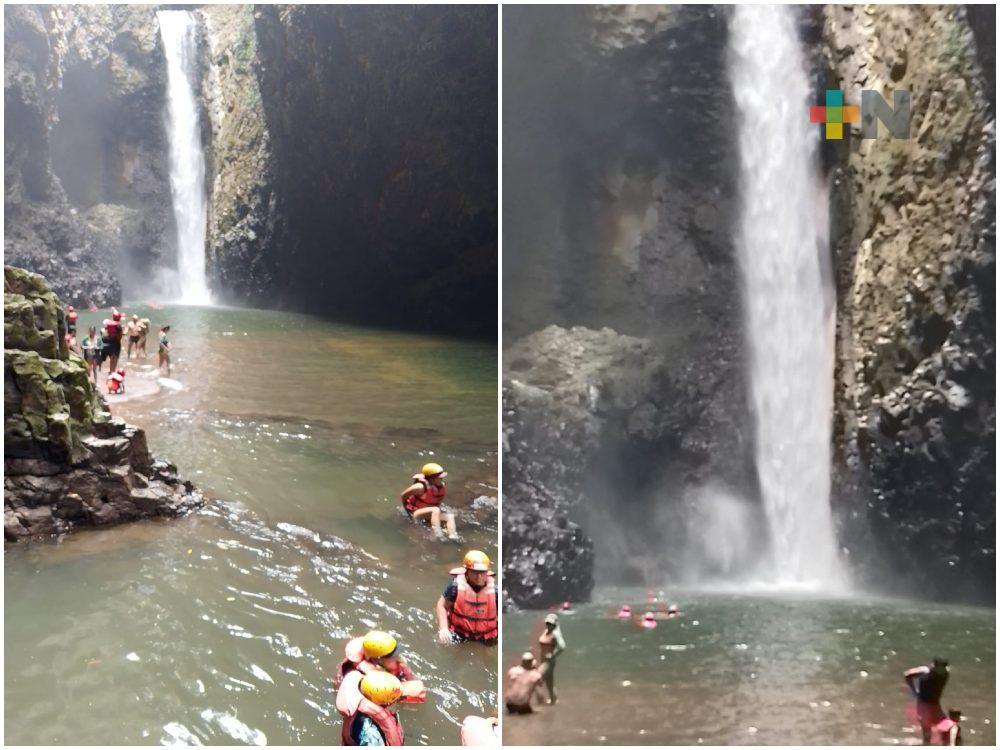 Cada semana llegan cientos de visitantes a cascada El Encanto de Tlapacoyan