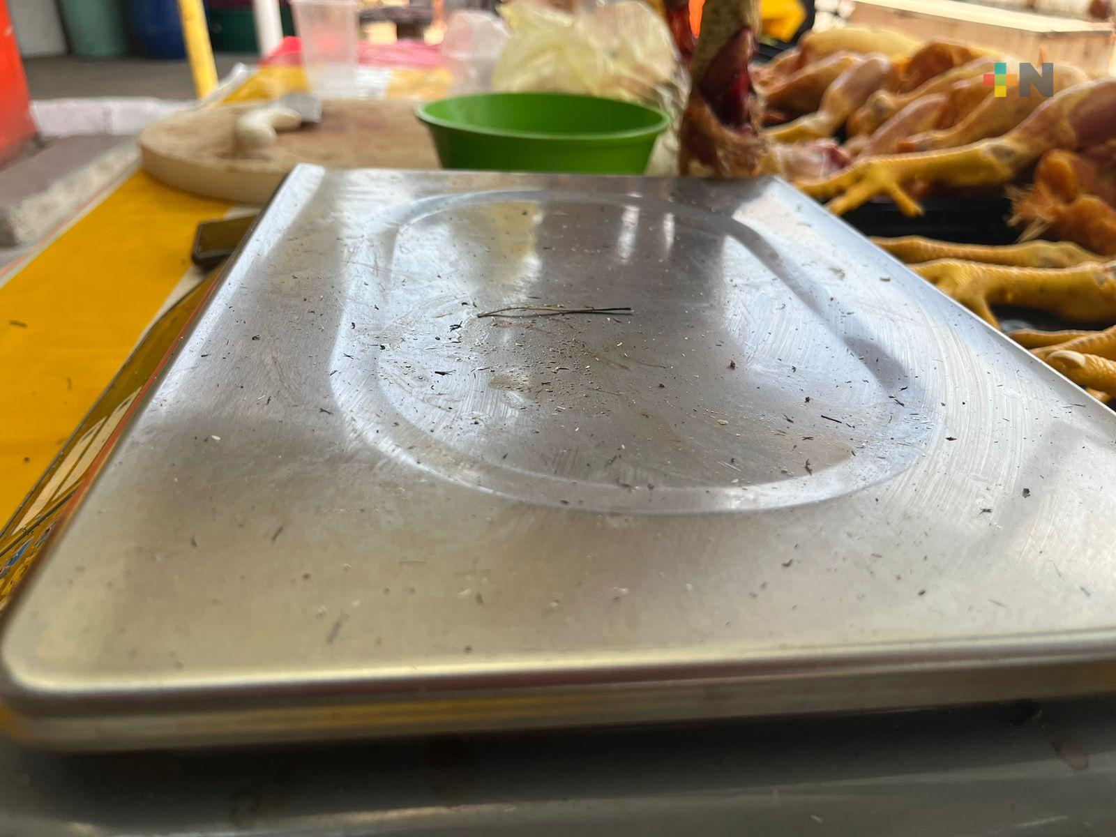 Ceniza provoca afectaciones en puestos de comida de Coatzacoalcos