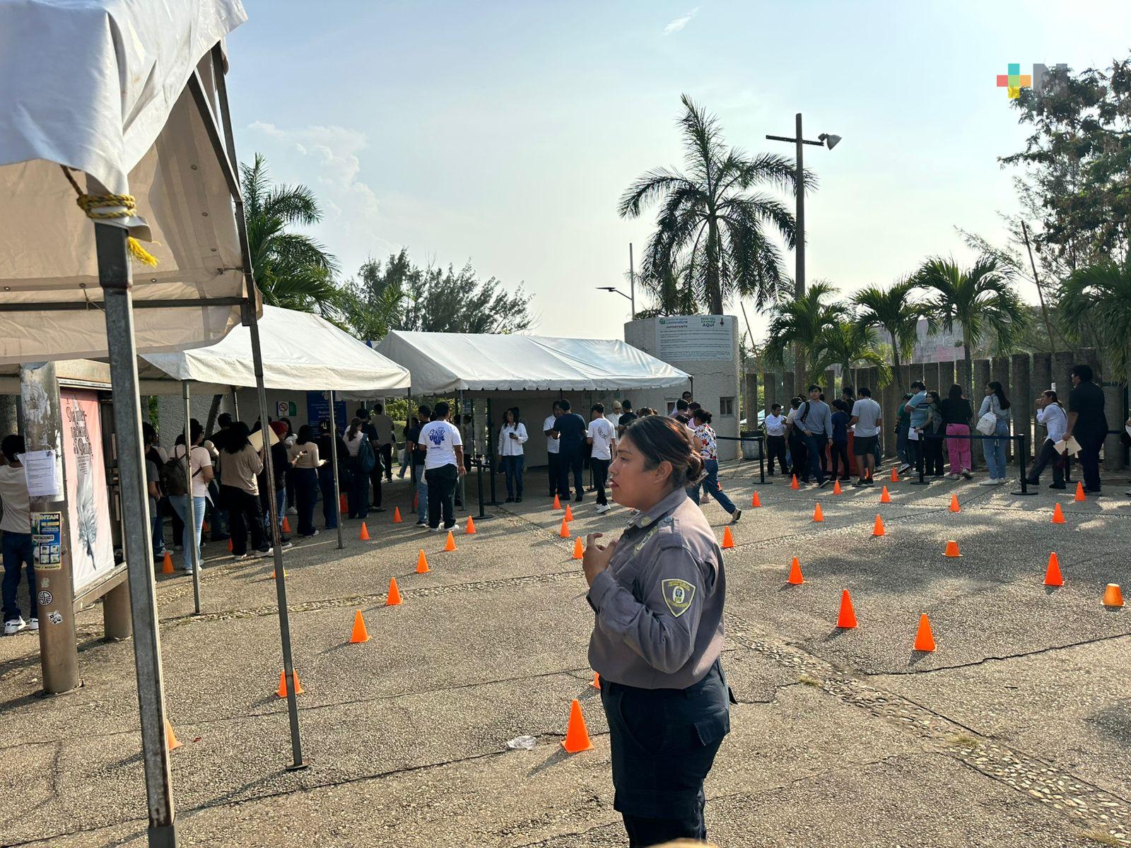 Más de 5 mil aspirantes acuden al examen de la UV en Coatzacoalcos y Minatitlán
