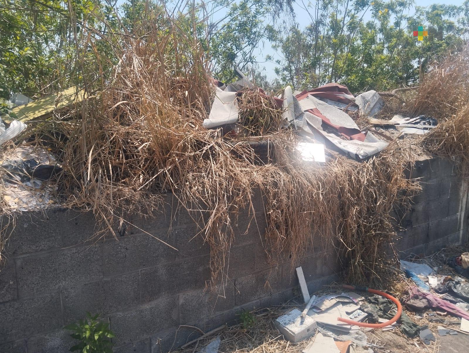 Vecinos de Veracruz puerto se quejan por lote baldío usado como basurero