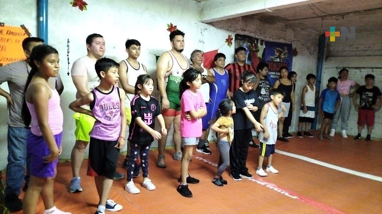 Promueven la práctica de luchas asociadas en Xalapa