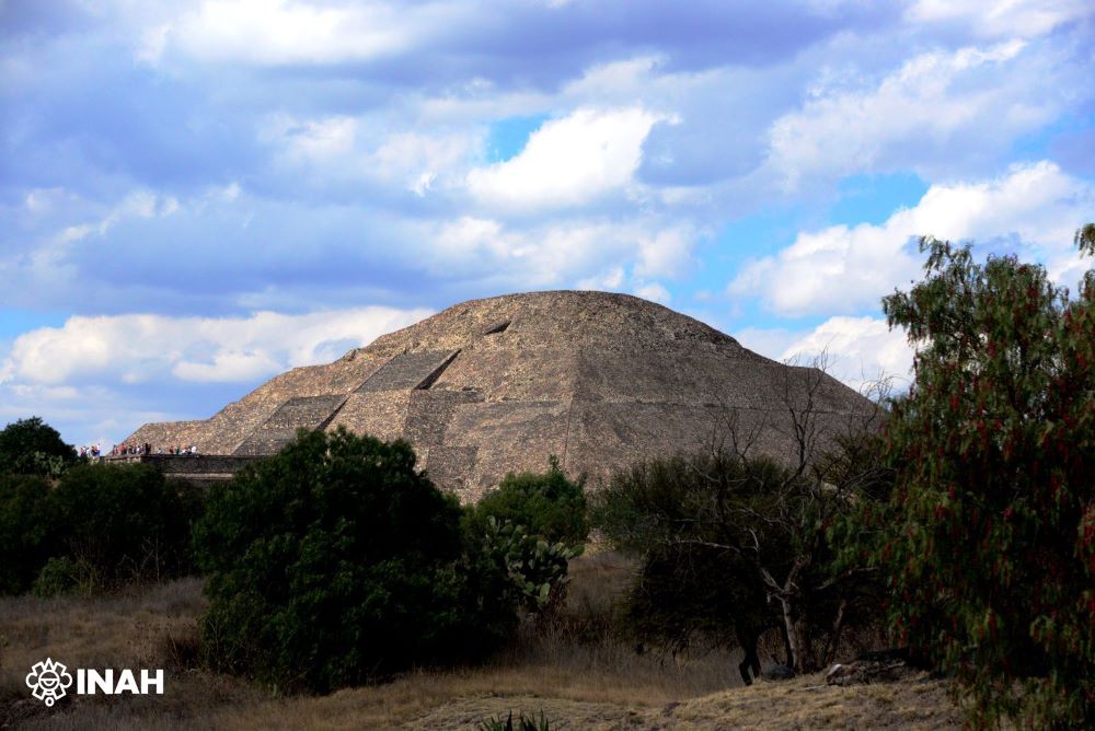 Zona arqueológica de Teotihuacan reanuda ascenso a Pirámide de la Luna
