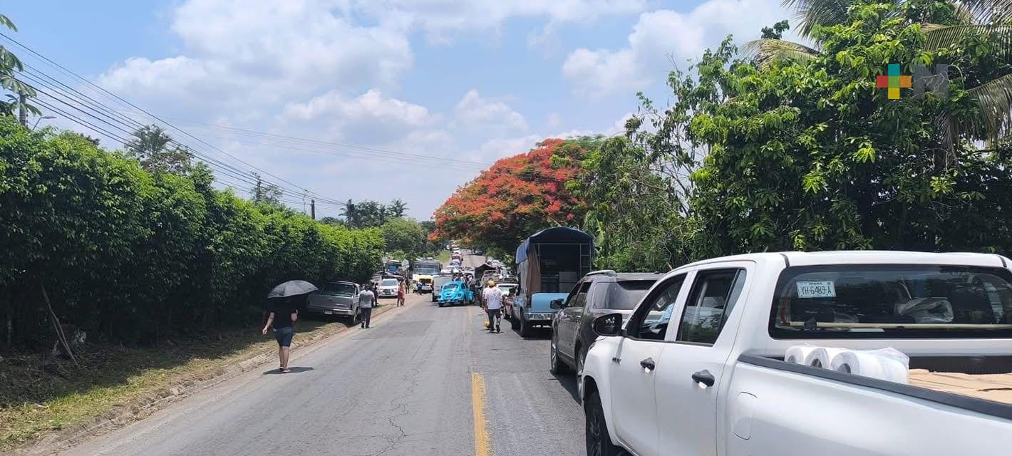 Bloqueada la carretera Tlapacoyan-Atzalan y la que conduce a Martínez de la Torre