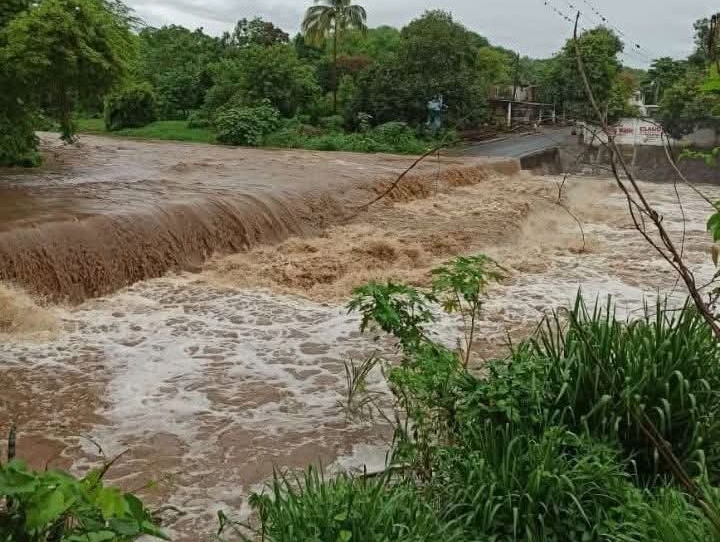 Incomunicadas varias zonas de Actopan por crecida de río