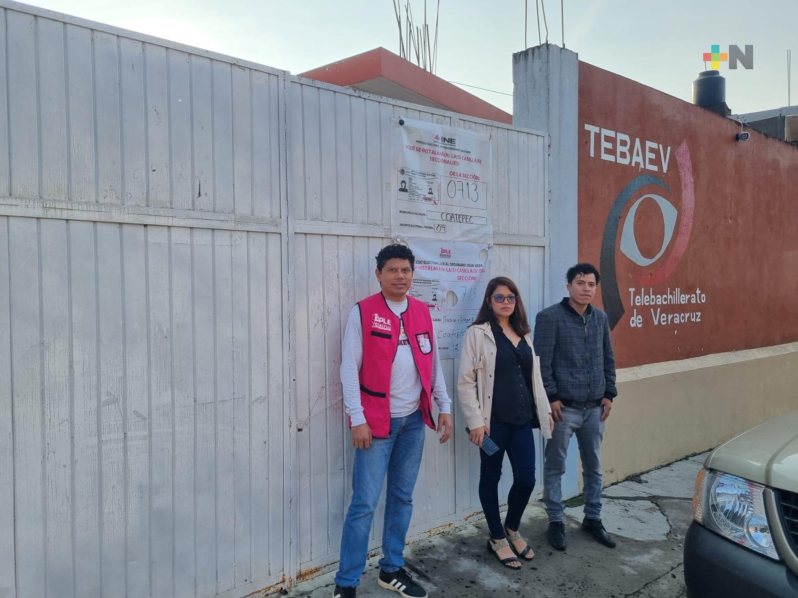 Funcionarios de casilla llegan a instalar con antelación para abrir puntualmente votación