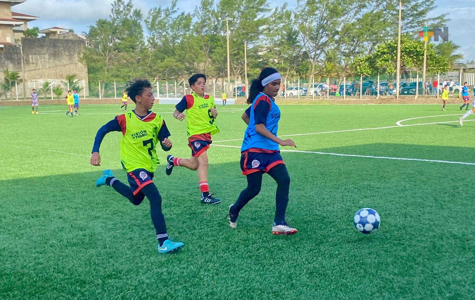 En Coatzacoalcos, Club Tigres realiza evaluaciones a jugadoras y jugadores