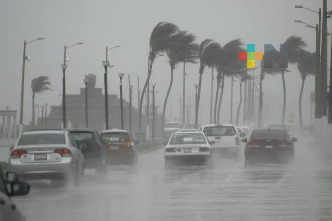 En Coatzacoalcos mantienen alerta por remanentes de Barry y formación de TT Flossie