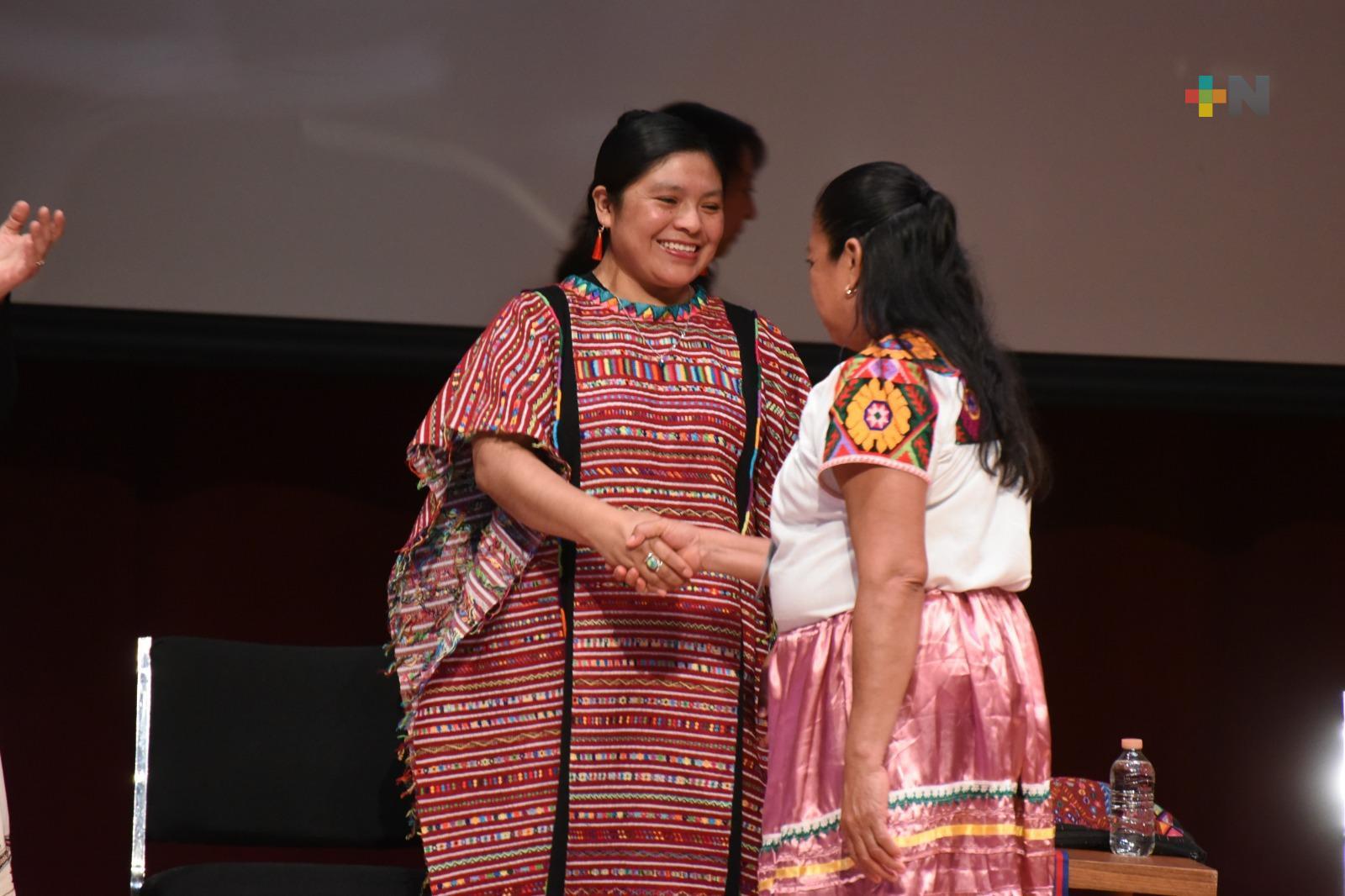 Arte textil veracruzano es premiado por FONART en certamen nacional