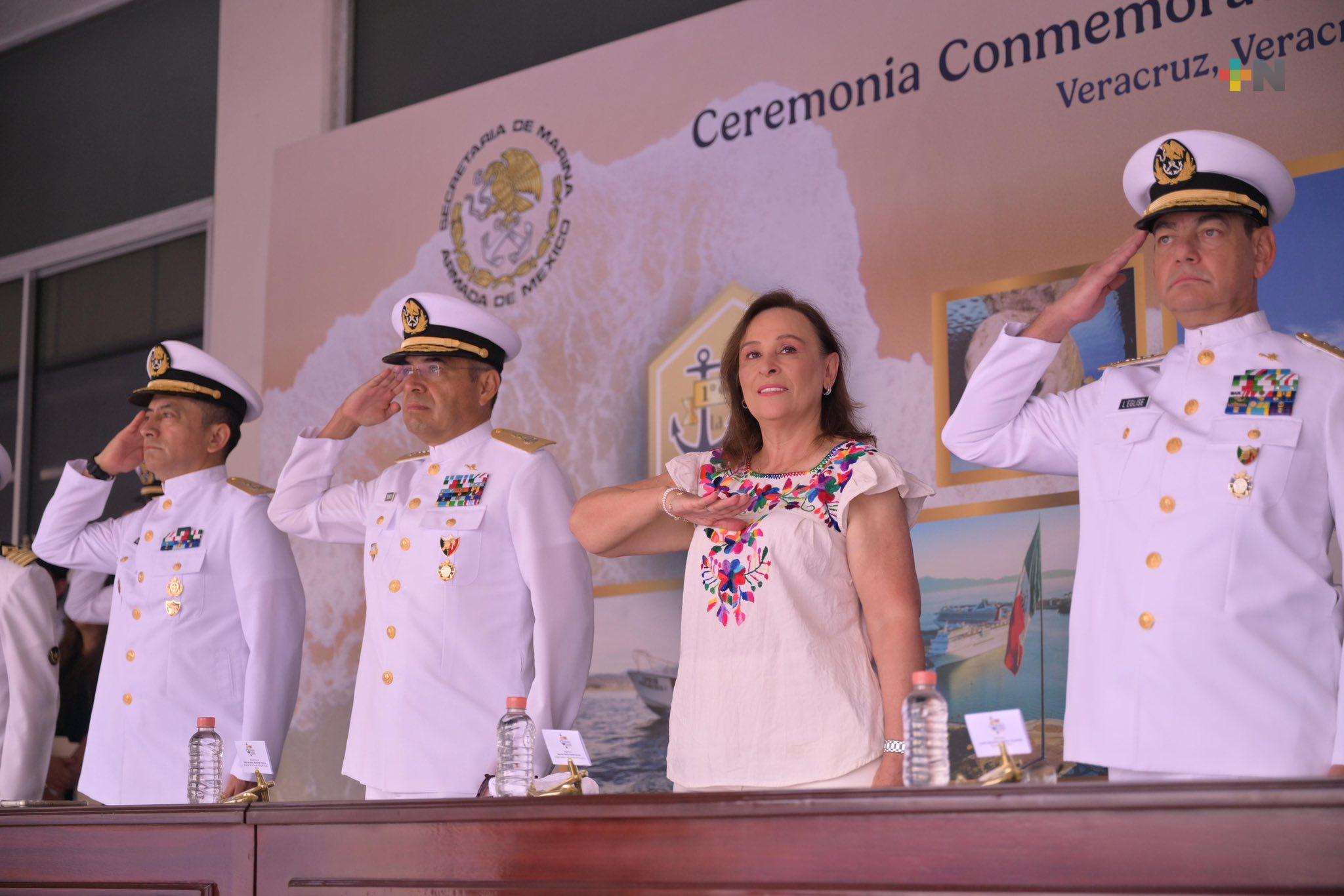 Acude Gobernadora a conmemoración del Día de la Marina en Veracruz puerto