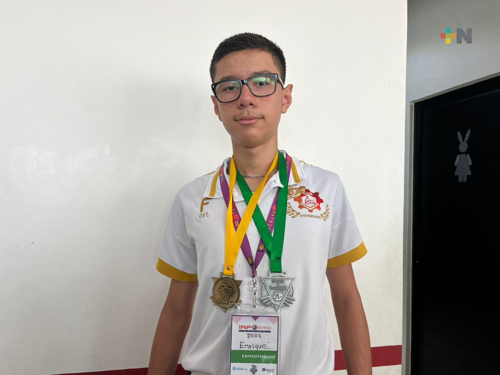 Enrique orgulloso de representar a Veracruz y México en competencia infomatrix