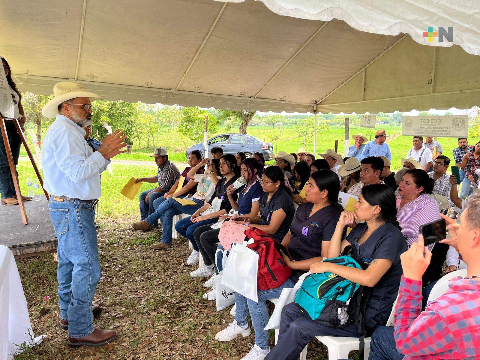 En rancho El Clarín abordan tema del gusano barrenador