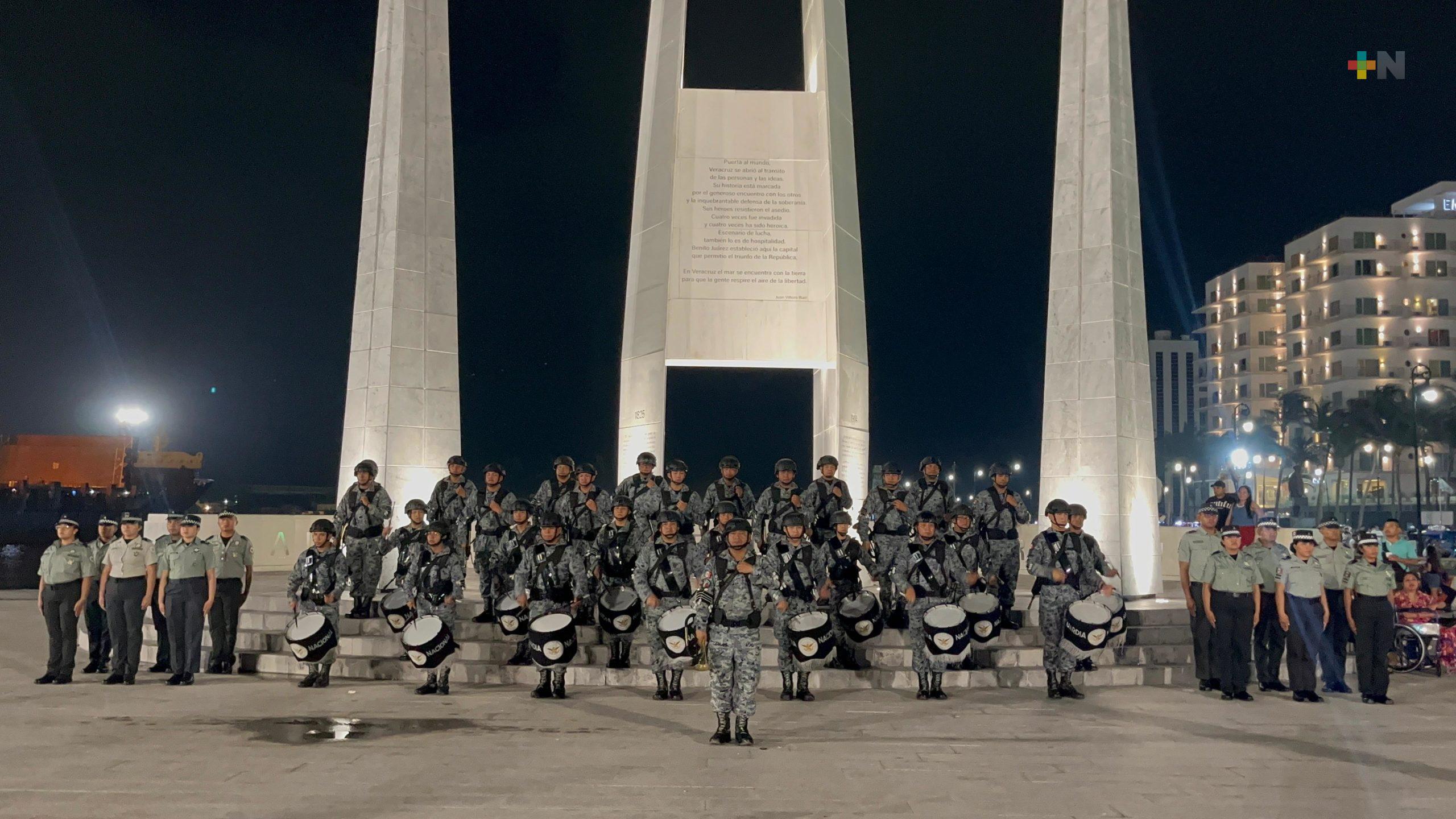 Guardia Nacional de Veracruz realiza demostración de la banda de guerra monumental