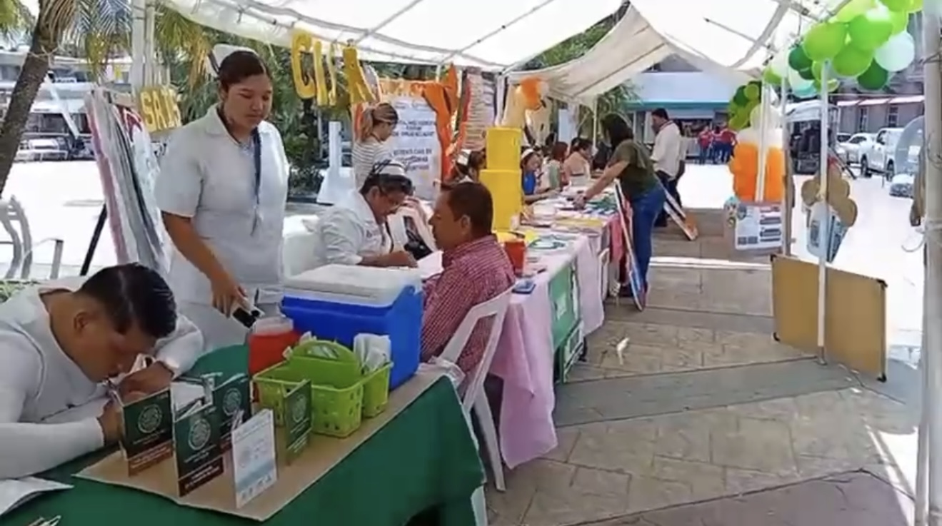 Hospital IMSS Bienestar realiza Feria Juvenil de Salud en Tuxpan