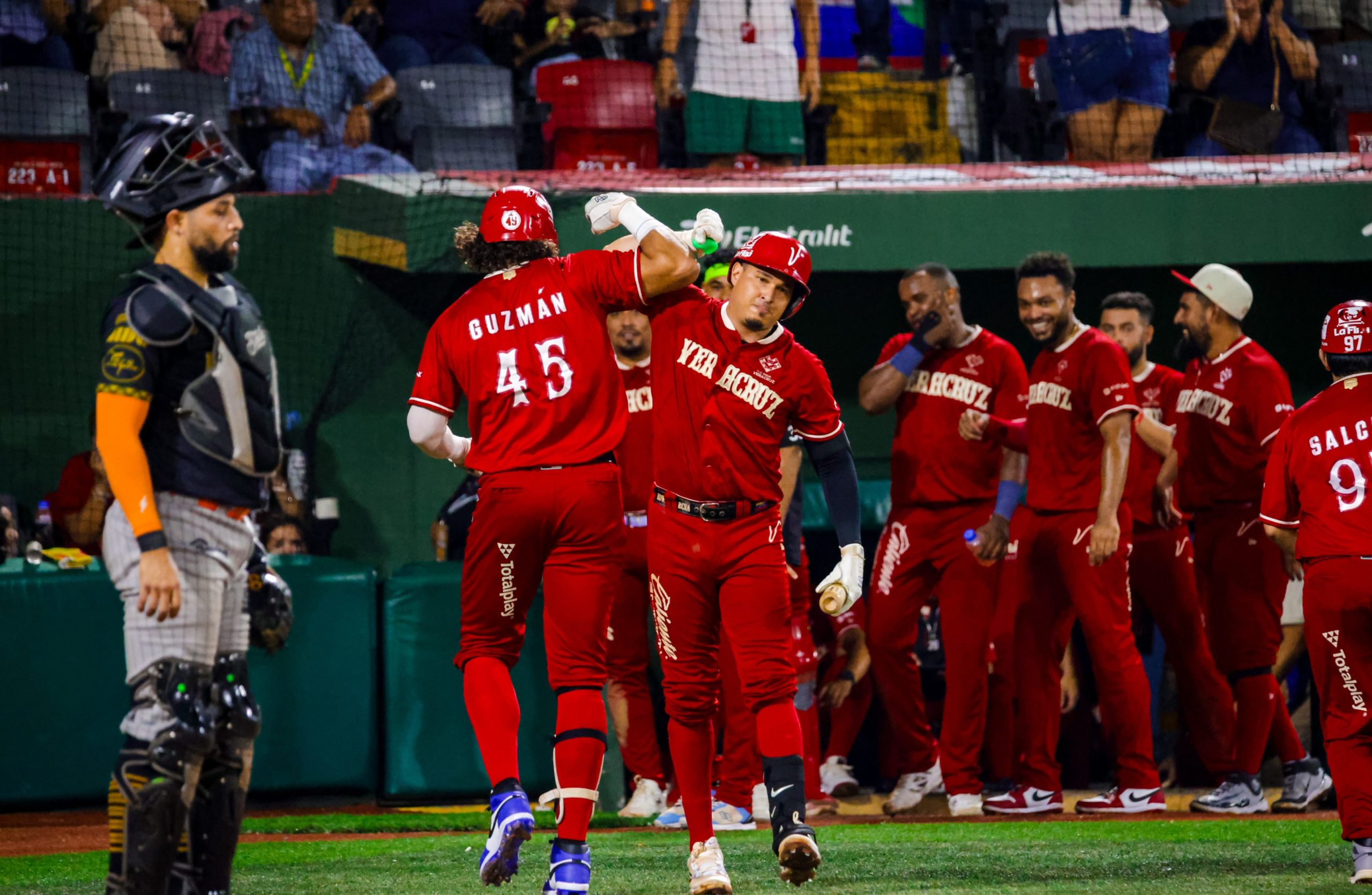 Veracruz vence a Yucatán con jonrón de Ronald Guzmán