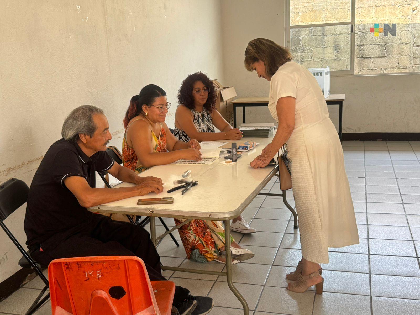 Continúan llegando martinenses a casillas para emitir su voto
