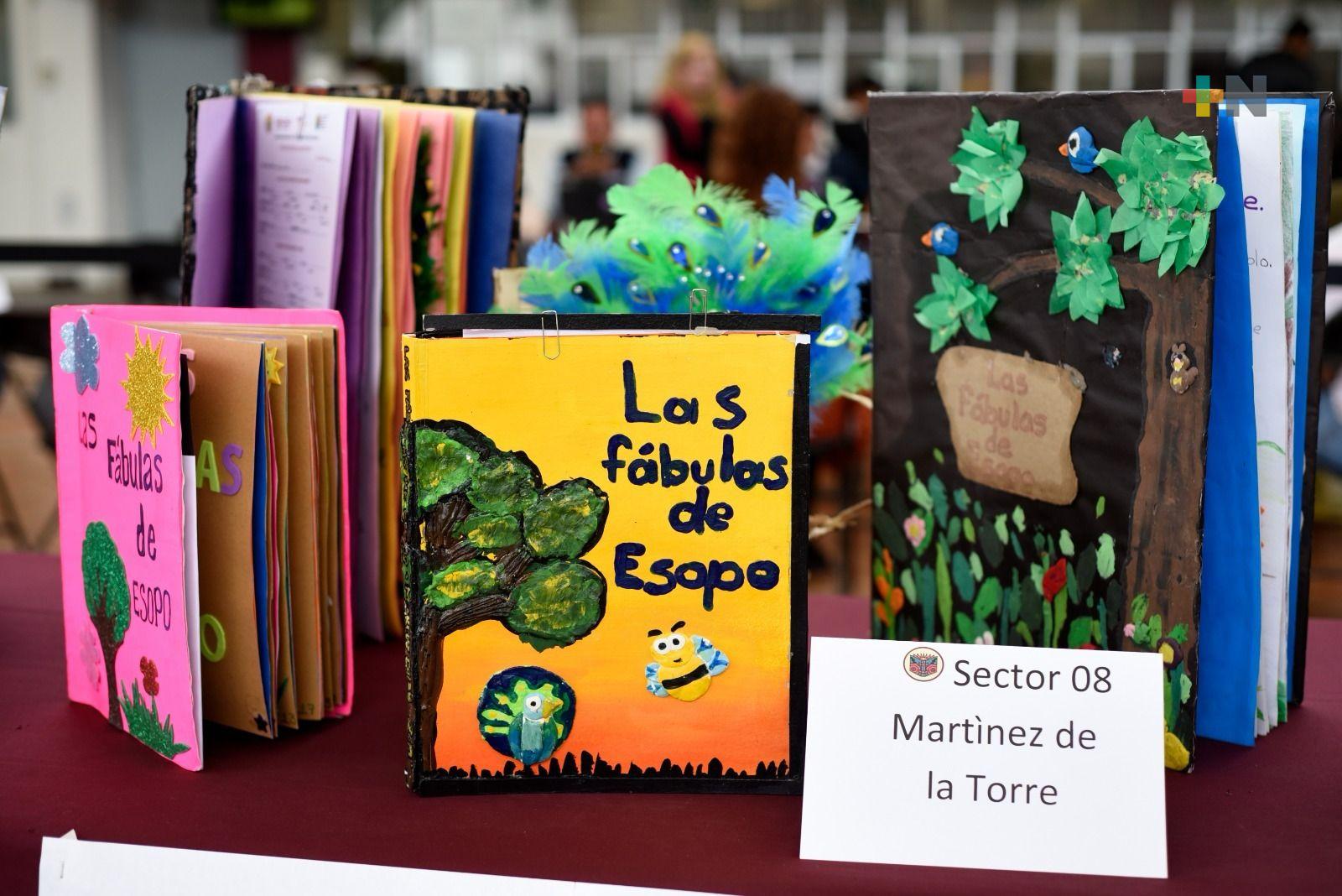 Expone SEV libros artesanales elaborados por estudiantes de primaria