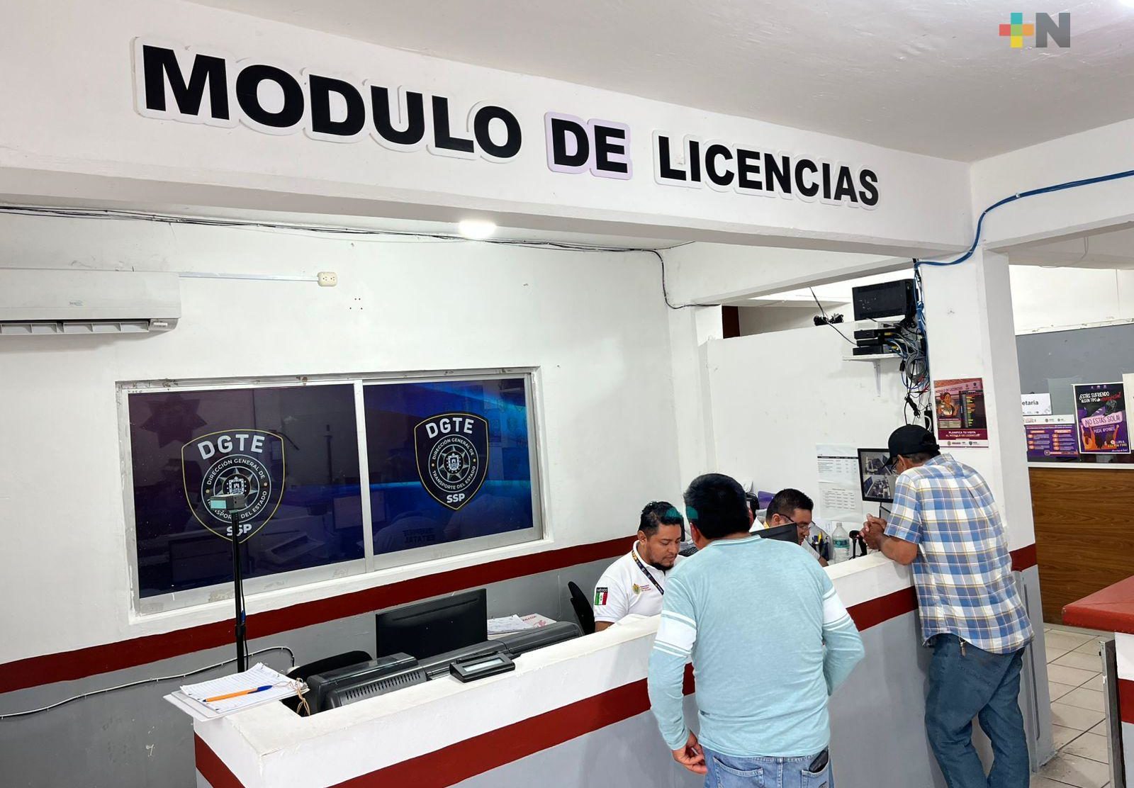 Automovilistas reconocen buen servicio en módulo de licencias de Martínez de la Torre