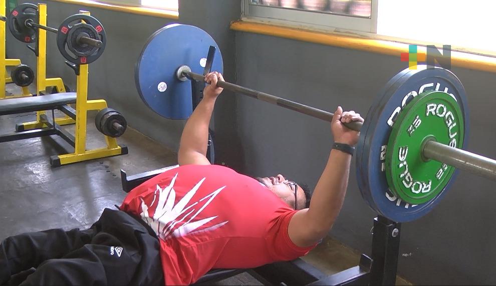 Martín Pérez Sandoval se prepara para la clasificación mundial de parapowerlifting
