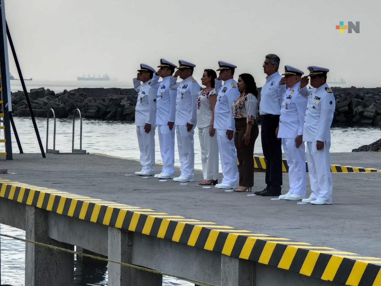 Acude Gobernadora a conmemoración del Día de la Marina en Veracruz puerto