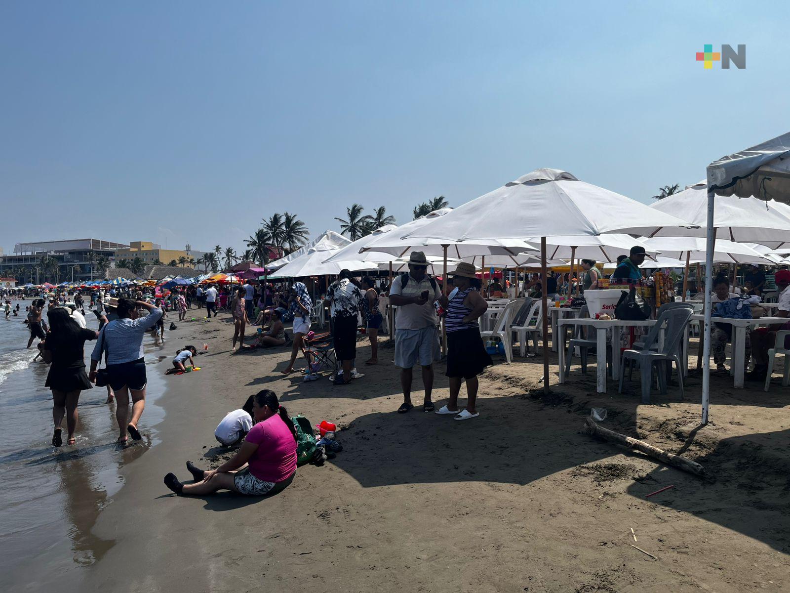 Llenas las playas de Veracruz puerto el fin de semana previo al SalsaFest