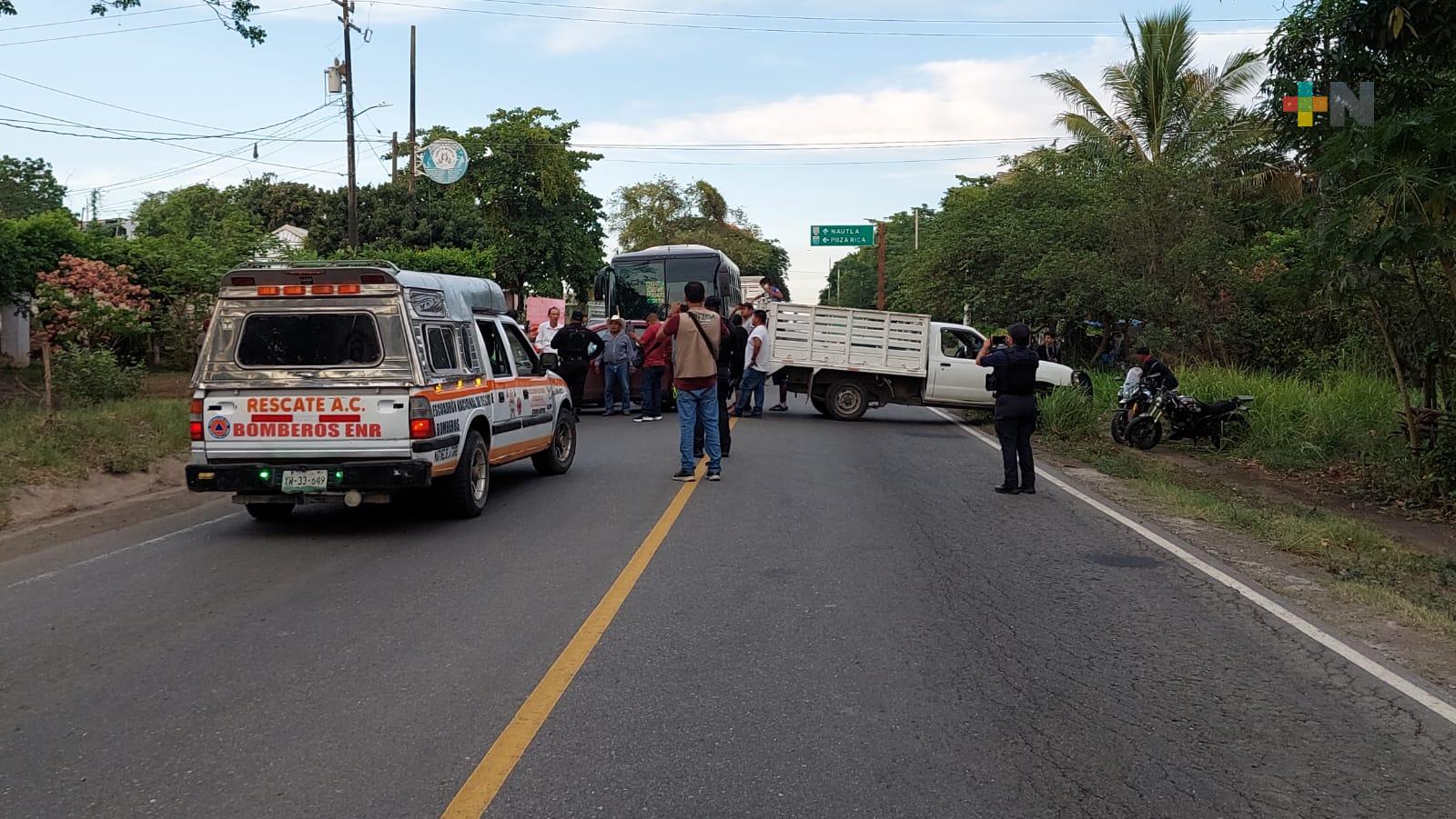 Prevalecen bloqueos carreteros en Martínez de la Torre