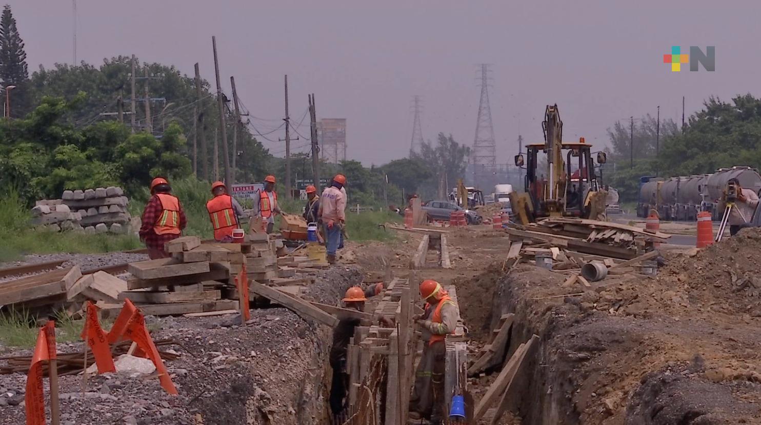 Rehabilitan vías del tren en Coatzacoalcos