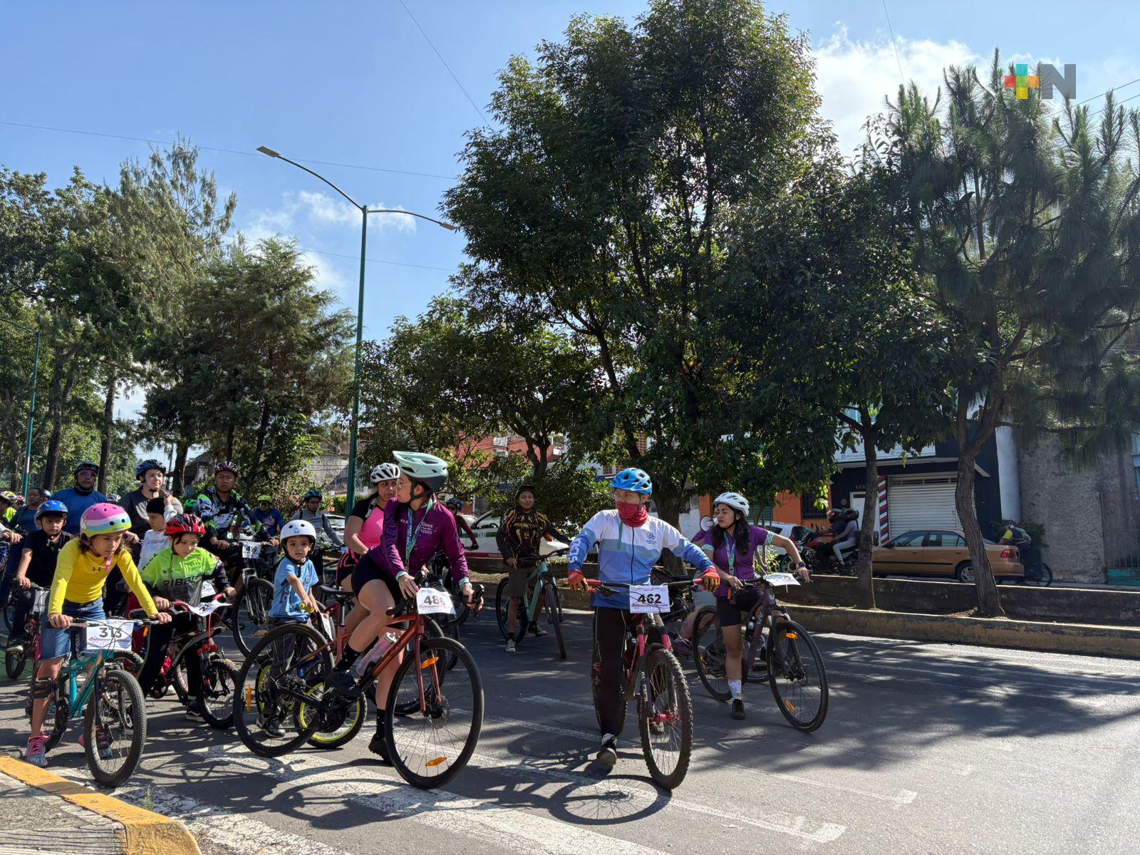 Más de 600 ciclistas rodaron por calles de Xalapa