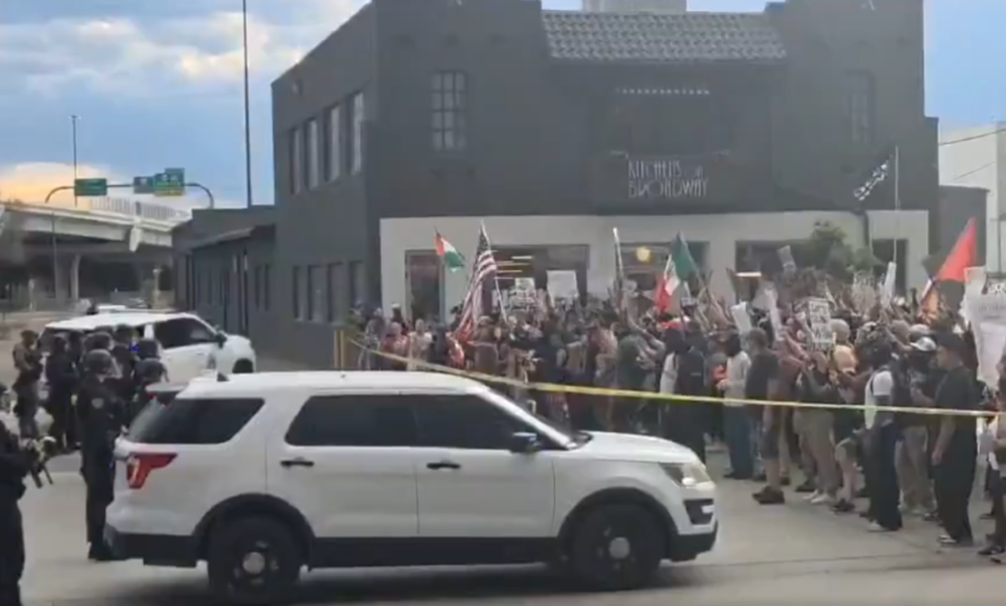 Declaran toque de queda en centro de Los Ángeles
