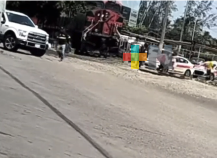 Empresa Ferrosur cubrió baches con grava cerca de vías del tren en Veracruz puerto
