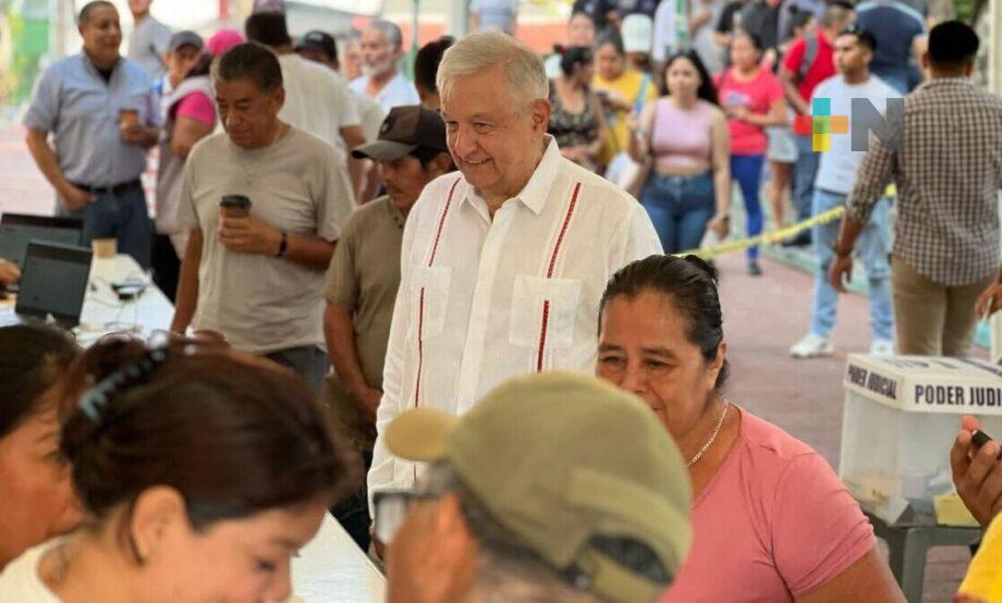 “Esta elección es histórica”: AMLO al votar en Chiapas