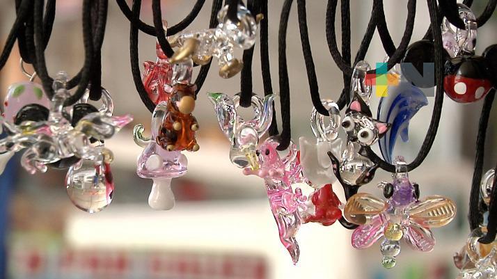 Promueven artesanías elaboradas de cristal en Coatzacoalcos