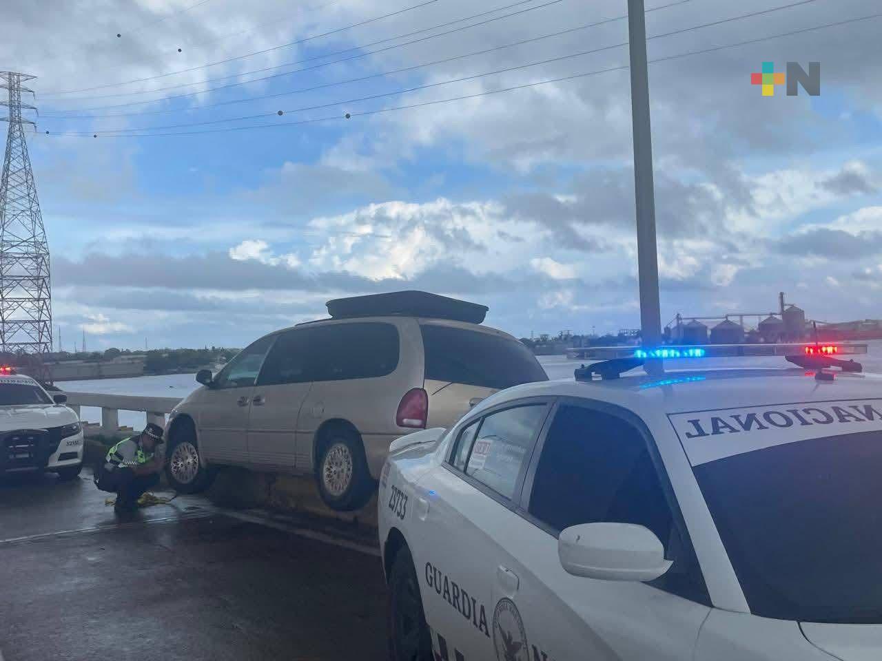 Camioneta pudo haber caído al río Coatzacoalcos