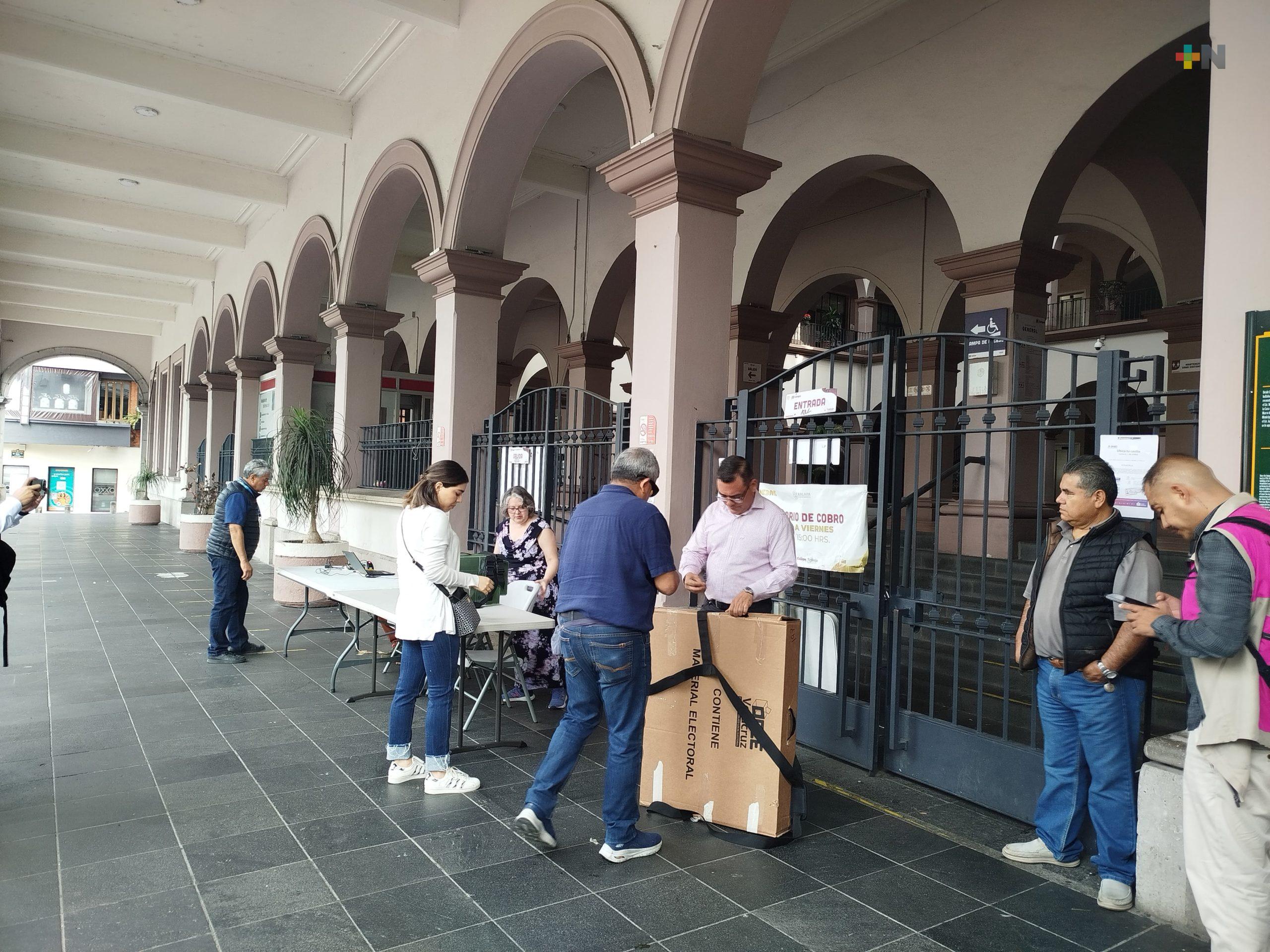 Retraso en instalación de casilla especial en bajos de palacio municipal de Xalapa