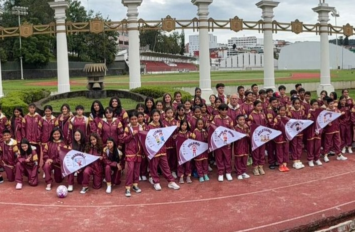 Abanderan a delegación que participará en Juegos Deportivos Nacionales Escolares